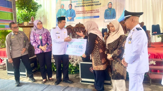 Momen Pelantikan Pj Kades Kasang Pudak Diwarnai Penyerahan Santunan BPJS Ketenagakerjaan